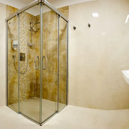 Pod Zamkem 3*